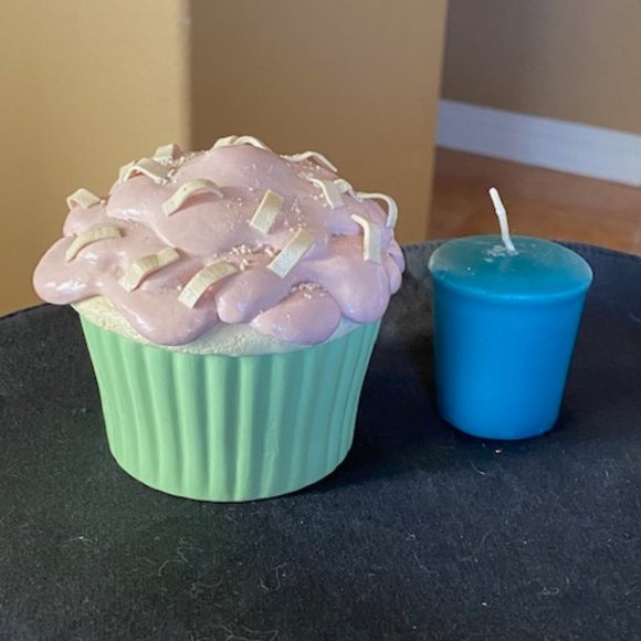 Resin Large Celebratory Sprinkle Top Cupcake Birthday Trinket Box w/FREE Votive - Picture 3 of 10